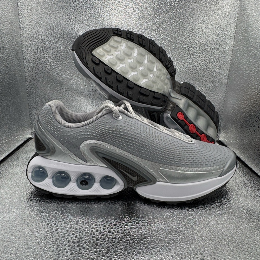 New Nike  Air Max DN  Women's Size 8.5 Shoes Metallic Silver White HJ9638-001